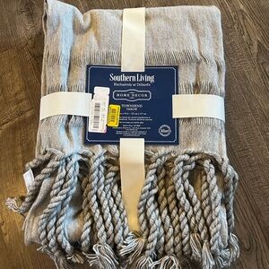 Southern Living Townsend Throw in gray